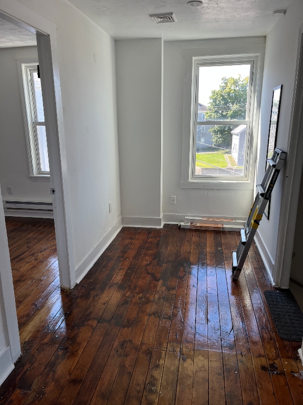 Building Photo - 42 Kilburn St