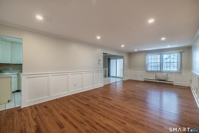 Building Photo - 185 Melba St