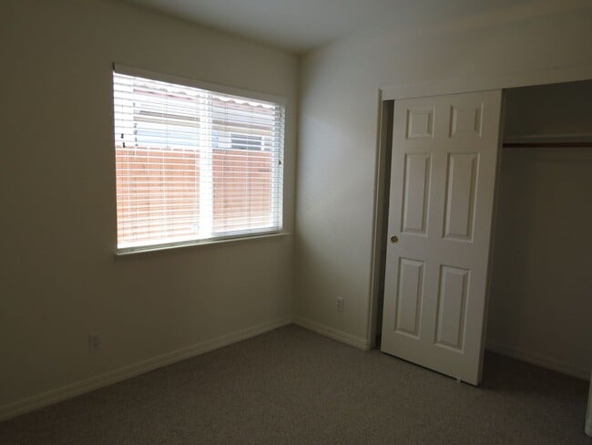 Building Photo - Beautiful River Oaks Single Story Corner Home Near Taylor Elementary School