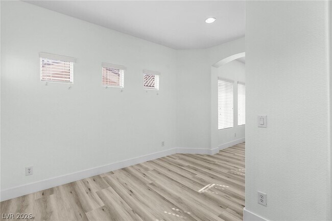 Building Photo - 5568 Jelsma Ave