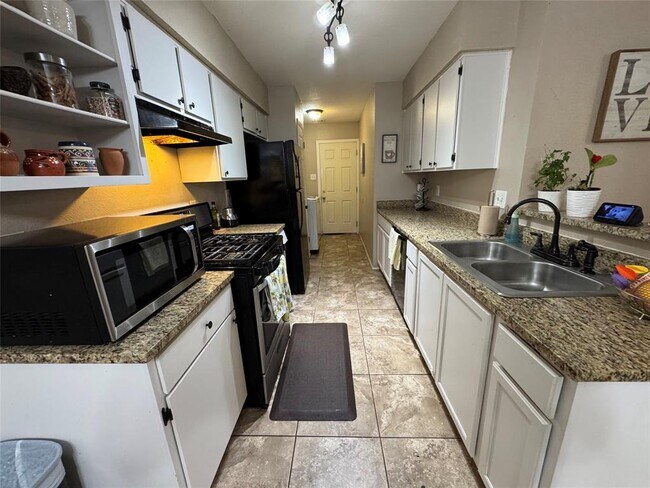 Building Photo - 401 Cypress Ln