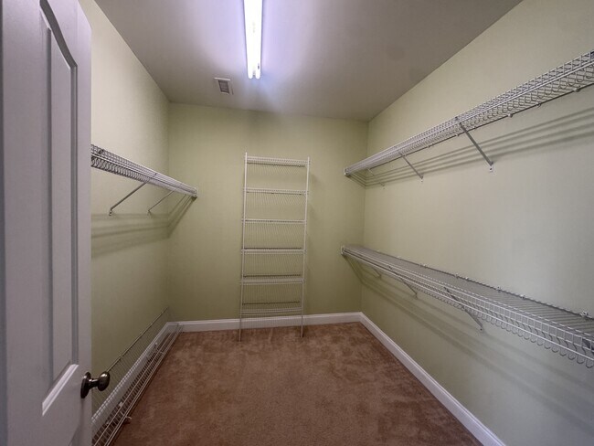 Building Photo - 210 Chadwick Shores Dr