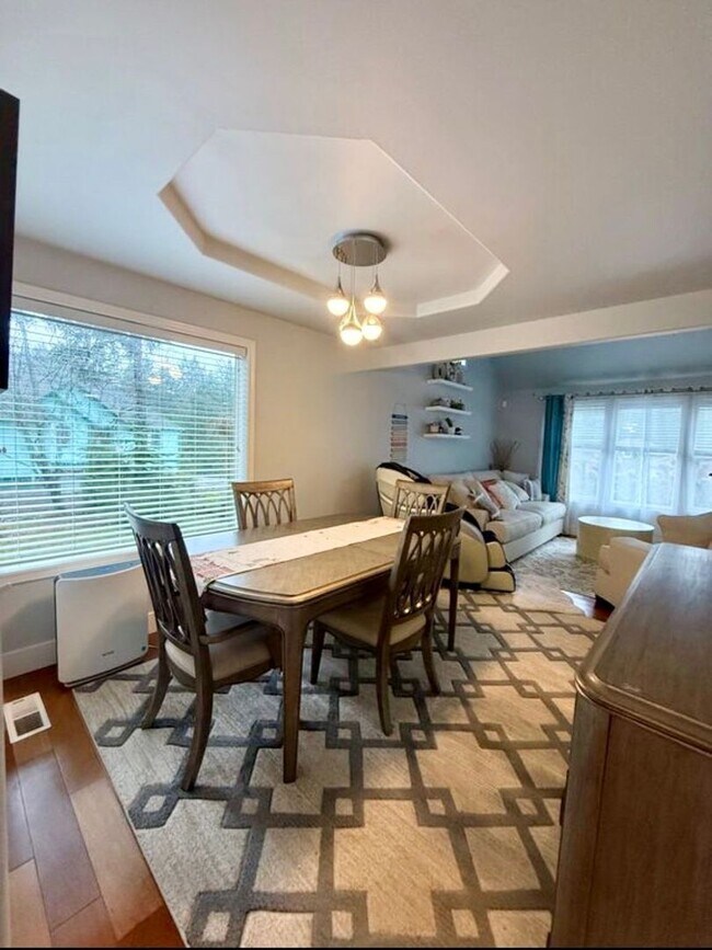 Building Photo - Silverdale 2 Story Home 4bed 2.5 bath