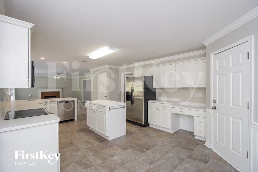 Building Photo - 668 Hunters Trce