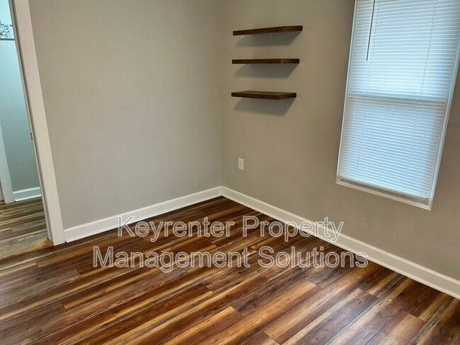 Building Photo - 2312 Poplar St