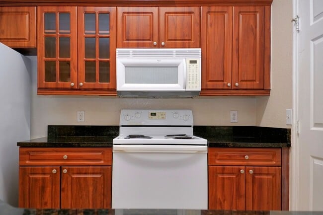Building Photo - Beautiful 2 bed/2bath 2nd floor townhome i...