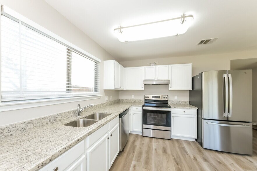 Building Photo - 5403 S Hearsey Dr