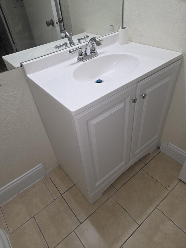 Building Photo - 2550 N Alafaya Trail