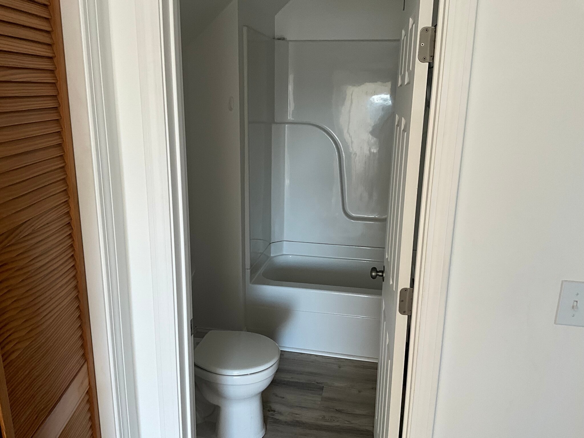 Building Photo - 450 Riverside Dr