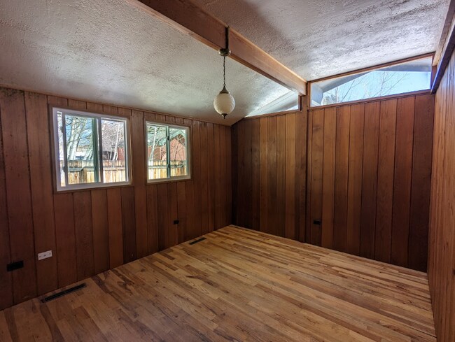 Building Photo - 320 Beaver Creek Rd