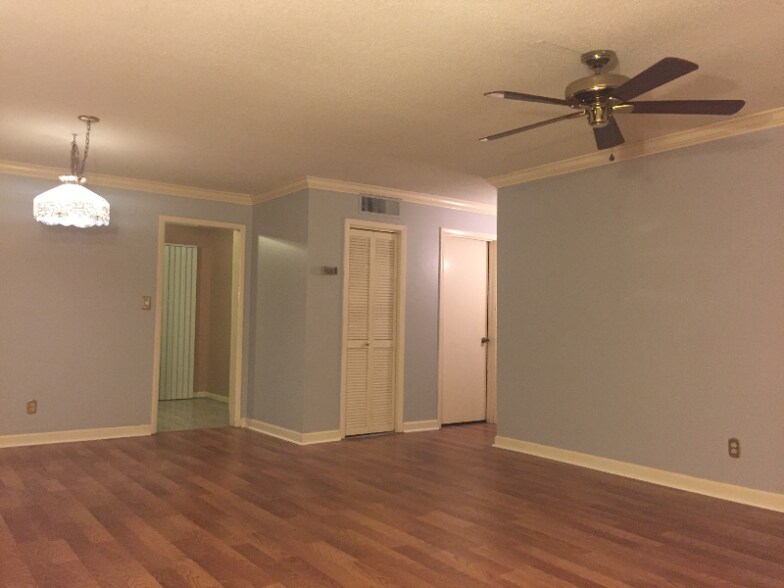 Building Photo - 2815 Georgetown Dr
