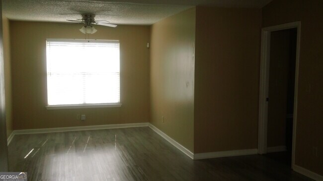 Building Photo - 122 Samanthas Way