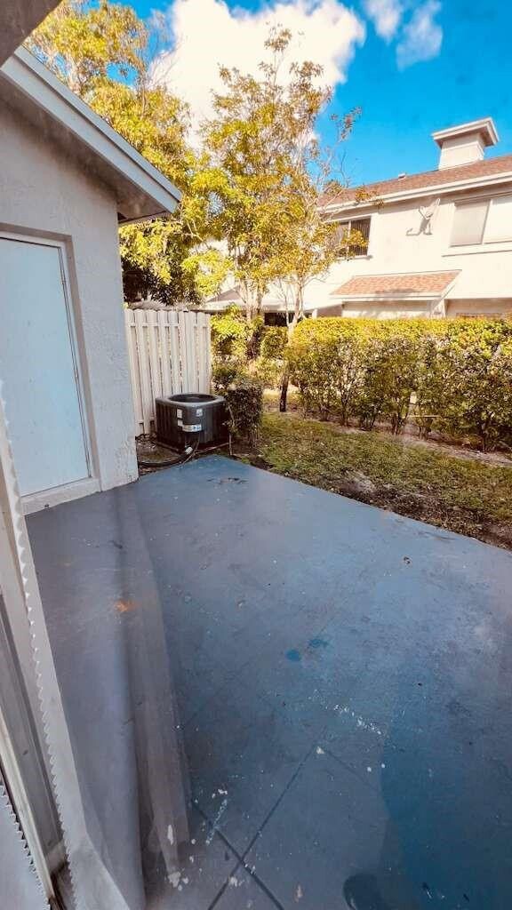 Building Photo - 4735 SW 14th St