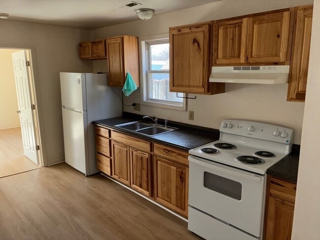 Building Photo - Beautiful! Remodeled 3 bed, 2 bath home and you don't want to miss this property. A must see for ...