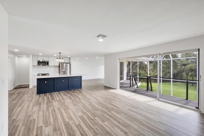 Building Photo - 2460 Whippoorwill Cir