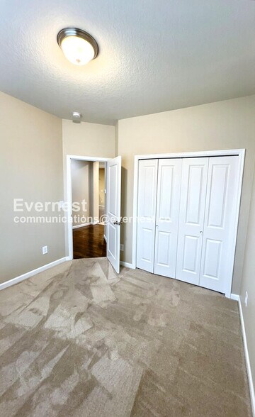 Building Photo - 17340 SE Elias Ct