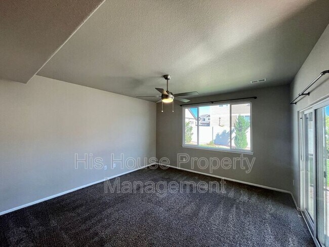 Building Photo - 842 Sunlight Peak Dr