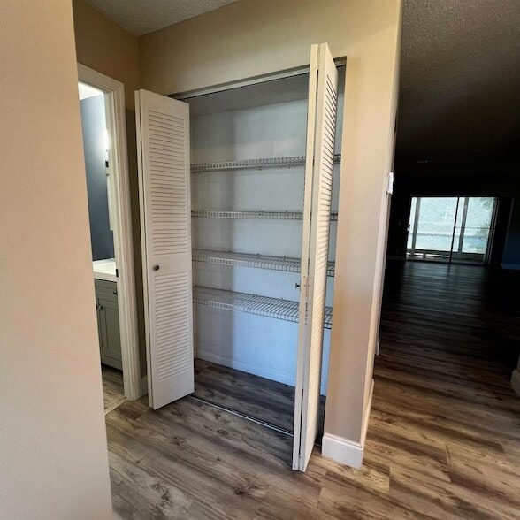 Building Photo - 197 Lake Meryl Dr