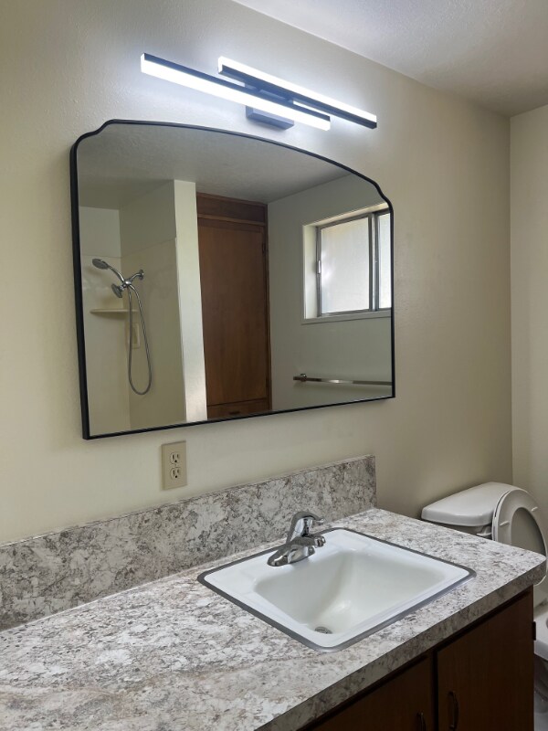 Building Photo - 372 W 200 N