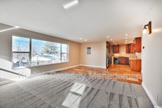 Building Photo - 2266 Brentwood Cir