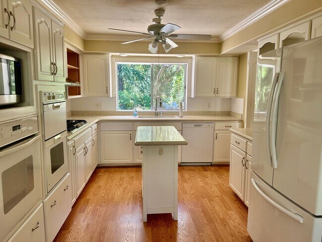 Building Photo - Single Story Home with Sparkling Pool, Large Spacious Lot with Top Schools! Monte Sereno/Los Gato...