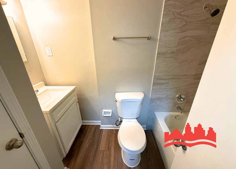 Building Photo - 3627 Royal Wood Dr