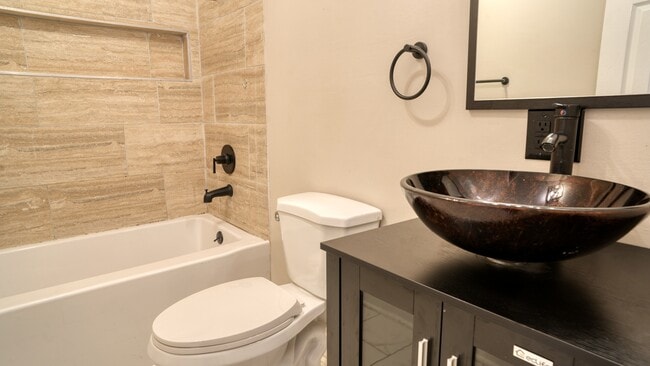 Building Photo - 6343 Cadbury Dr NW