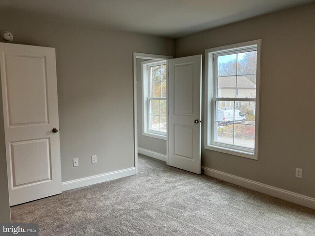 Building Photo - 5810 Clam Cove