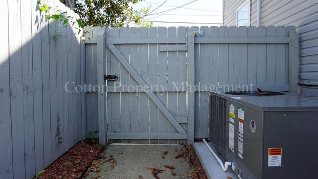 Building Photo - 605 Harnett St