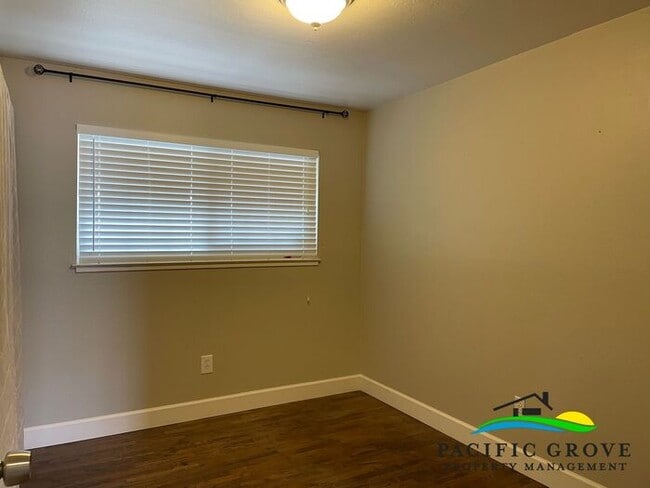 Building Photo - Updated Three Bedroom