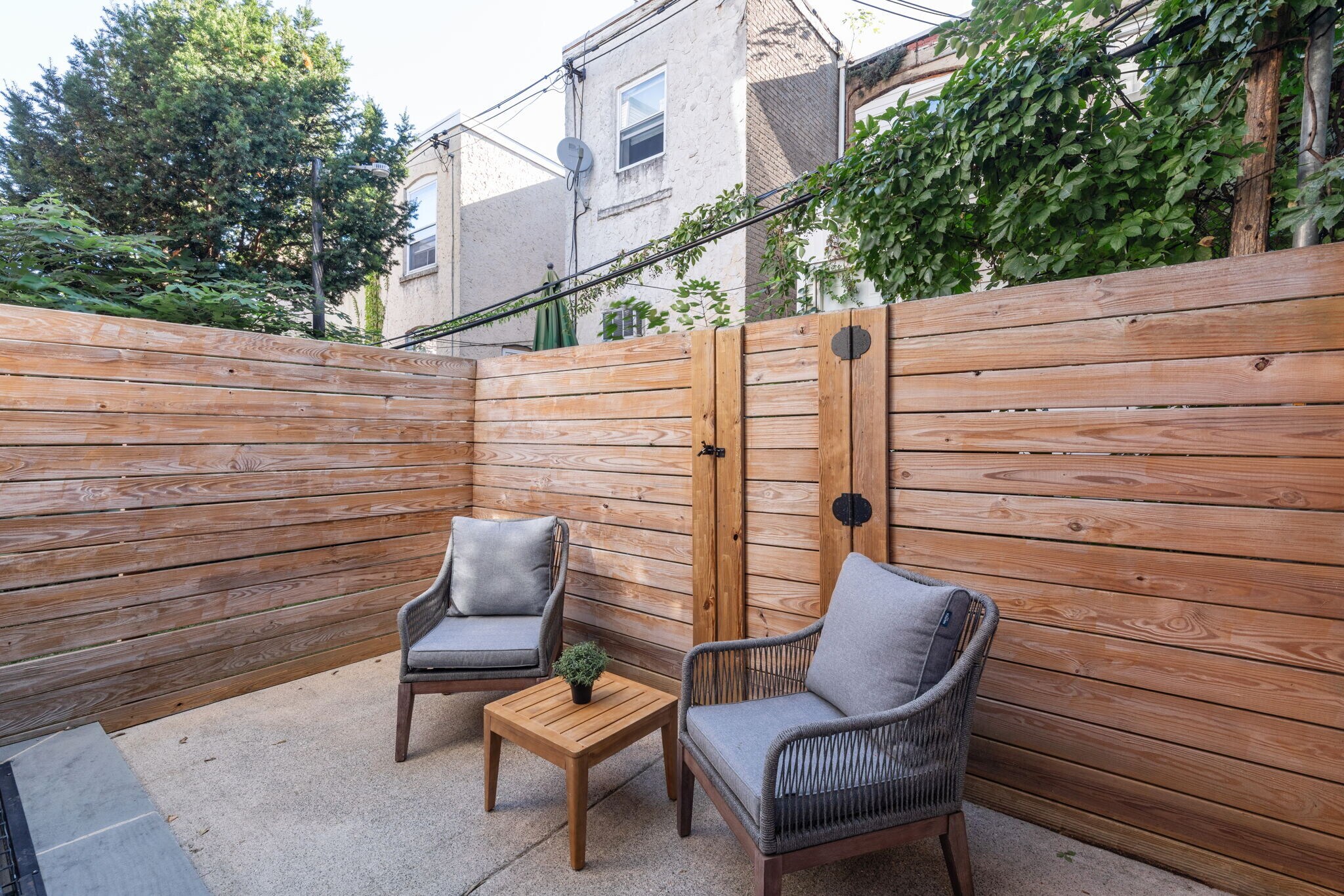 Building Photo - 1325 S Dover St