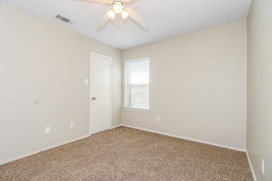 Building Photo - 617 St Eric Dr