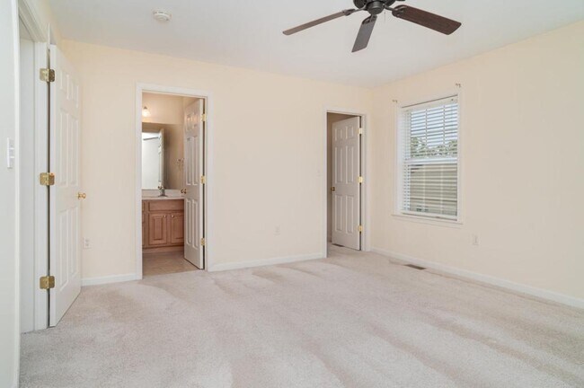 Building Photo - 192 Mapleton Dr