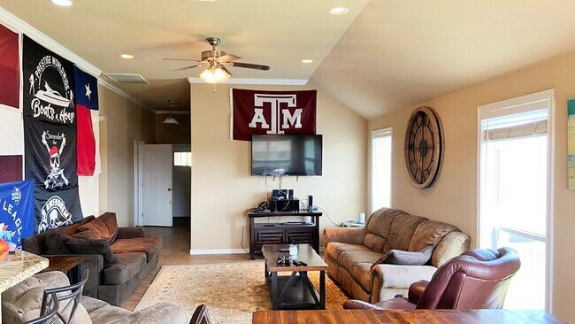 Building Photo - 3601 Davidson Dr