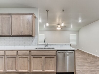 Building Photo - 12905 Villa Ave