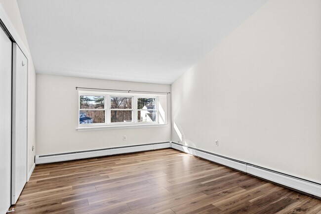Building Photo - 50 E Hill Rd