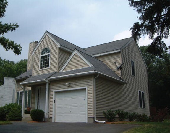 Primary Photo - 23 Burr St