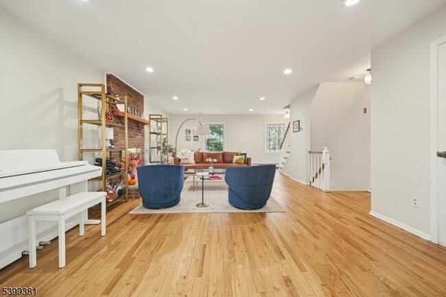 Building Photo - 17 Edison Dr