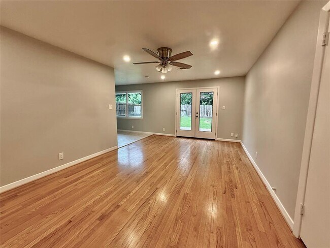 Building Photo - 5026 Redstart St