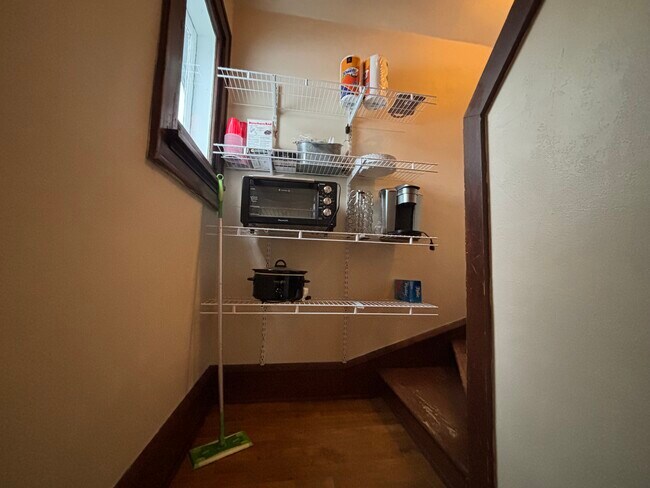 Building Photo - 717 S Fairview St