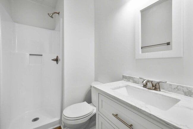 Building Photo - Pet Friendly Three Bedroom!