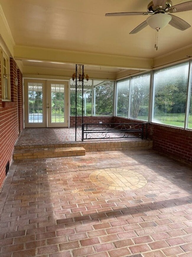 Building Photo - 819 Old Smith Chapel Rd