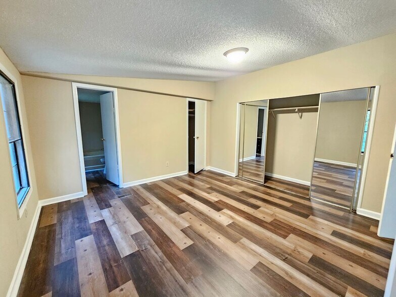 Building Photo - 8363 Raleigh Rd