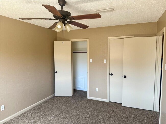 Building Photo - 1539 Airline Dr