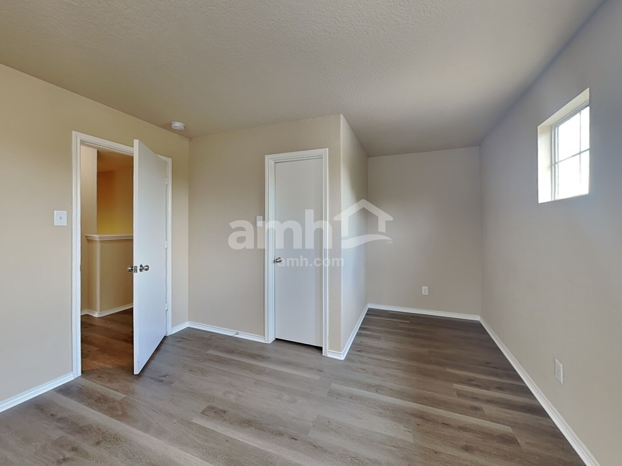 Building Photo - 9811 Rainbow Crk