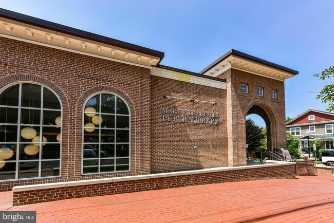 Building Photo - 261 Gundry Dr
