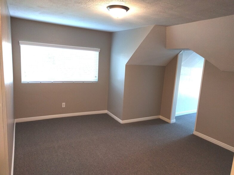 Building Photo - 393 N 100 W