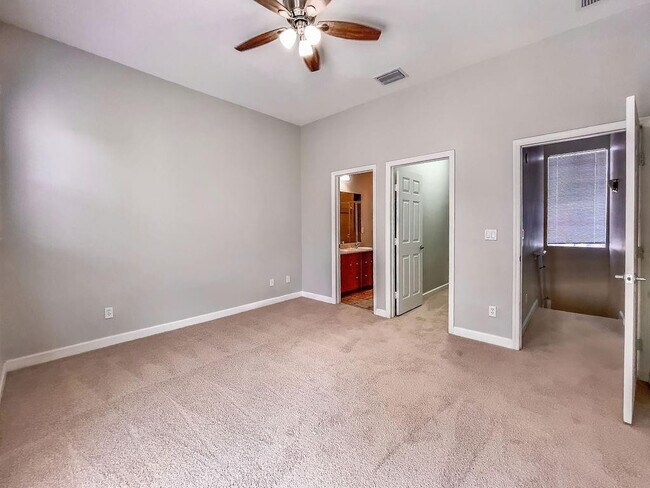 Building Photo - 2343 Vintage Dr