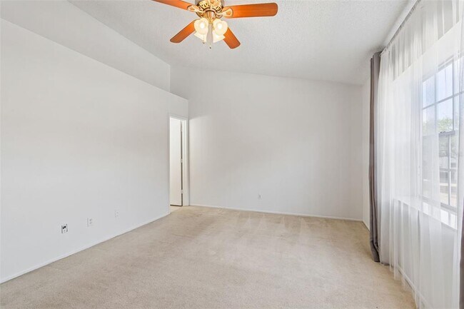 Building Photo - 607 Bough Ave