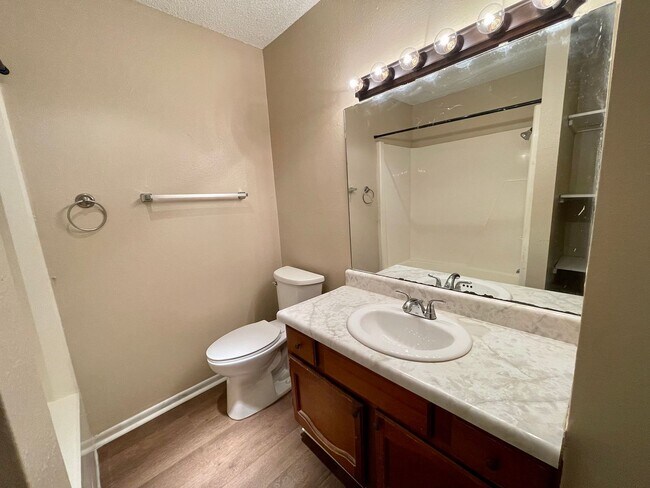 Building Photo - 2821 Pearl Ave